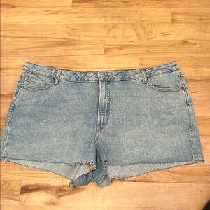 Old Navy Women’s Plus Size Cutoff Jean Shorts - NWT
